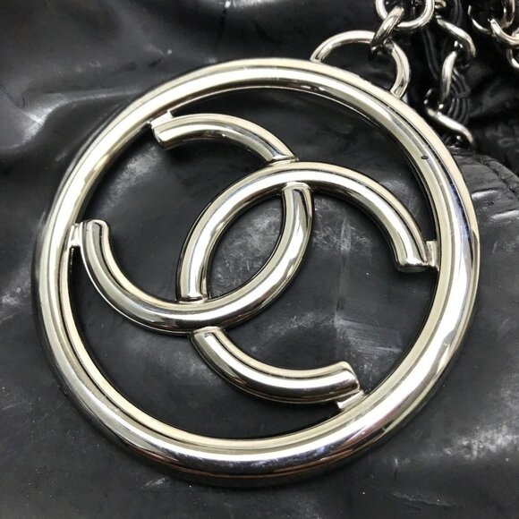 CHANEL Black Leather Shoulder Bag - Picture 9 of 9